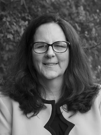 Laurie East headshot